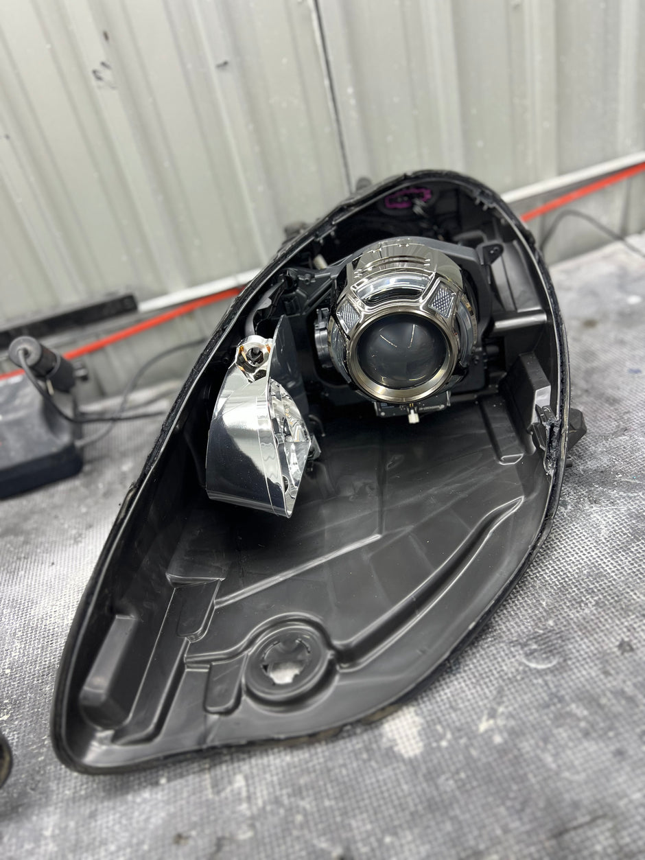 2015-2018 Porsche Macan 95B.1 Headlight Services