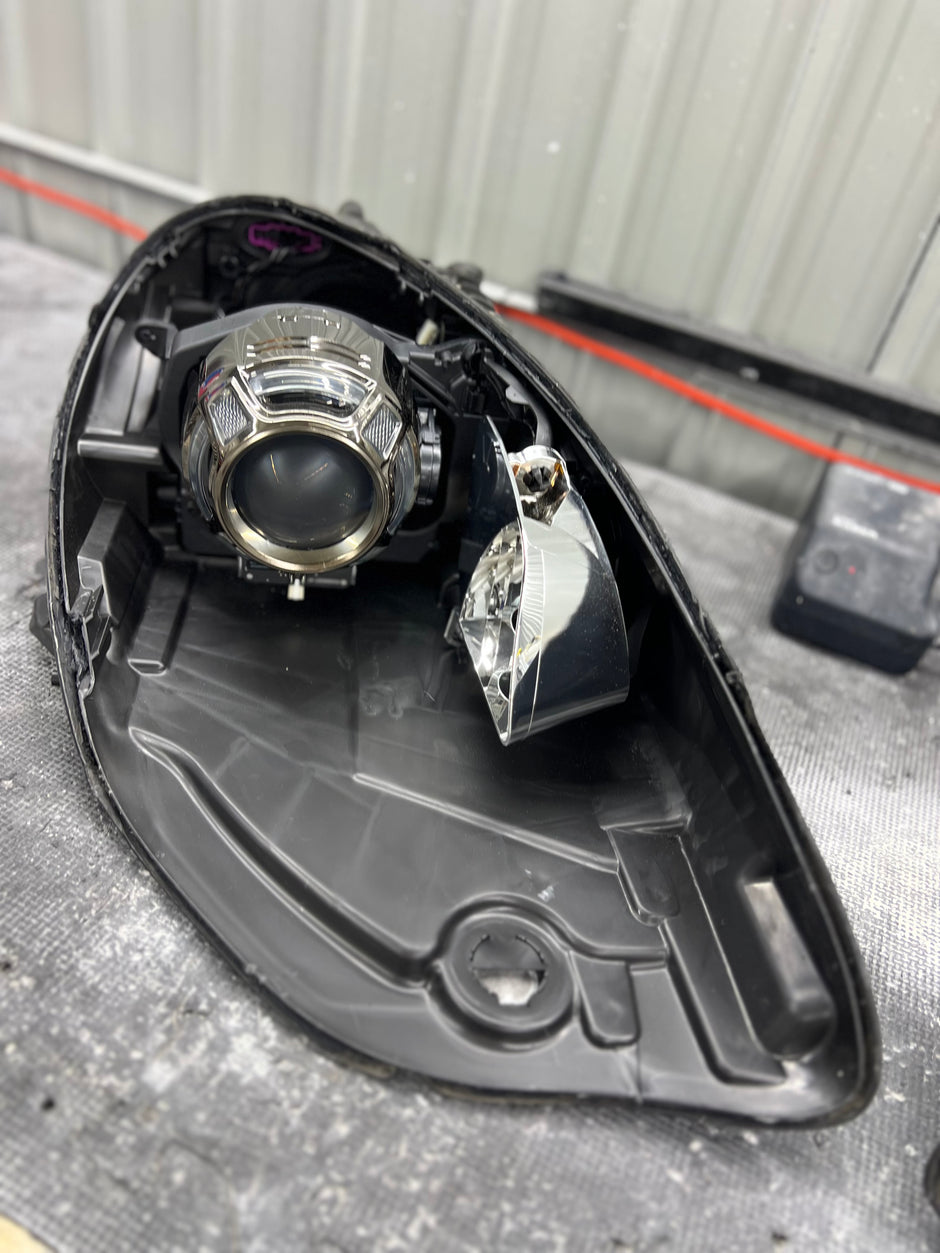2015-2018 Porsche Macan 95B.1 Headlight Services