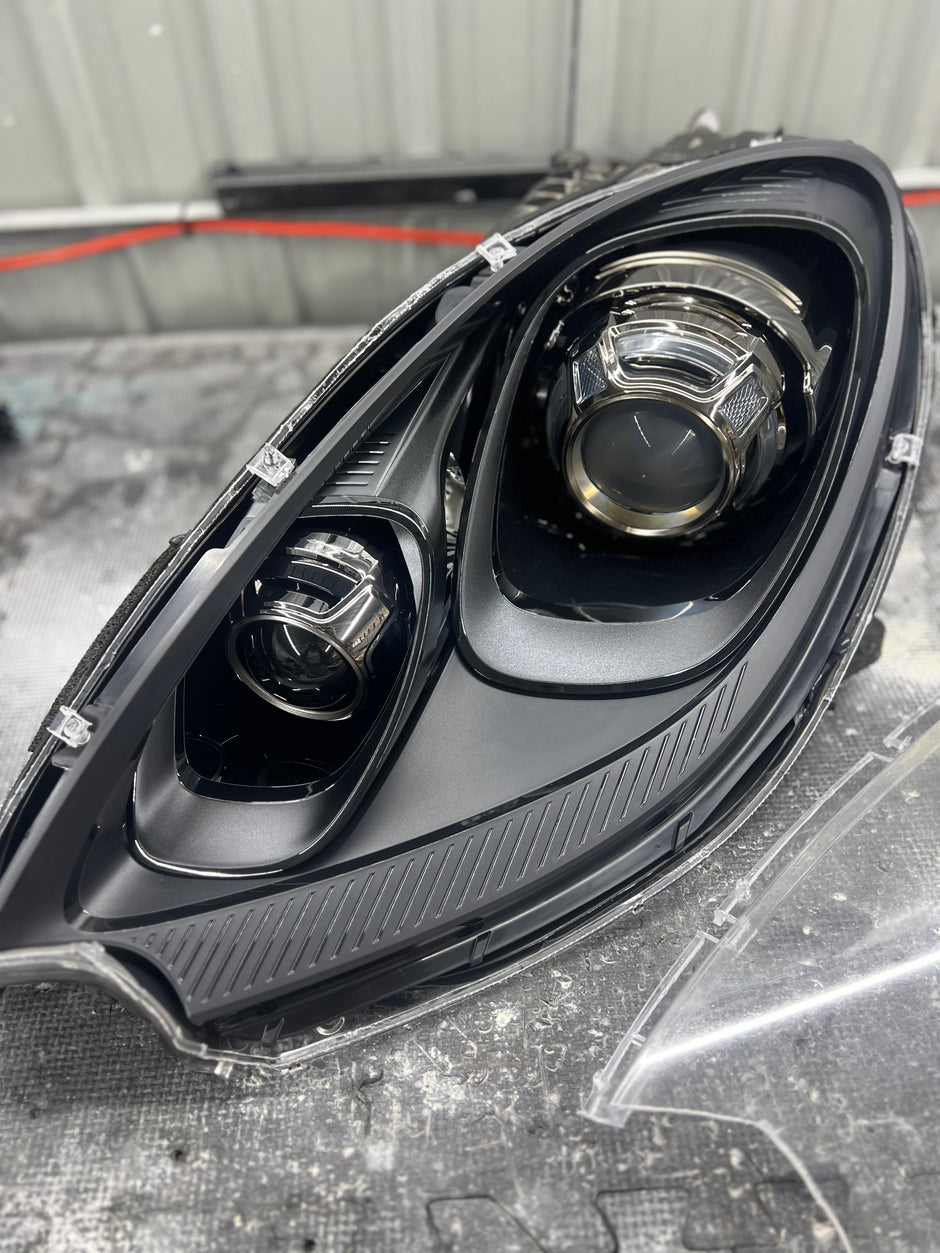 2015-2018 Porsche Macan 95B.1 Headlight Services