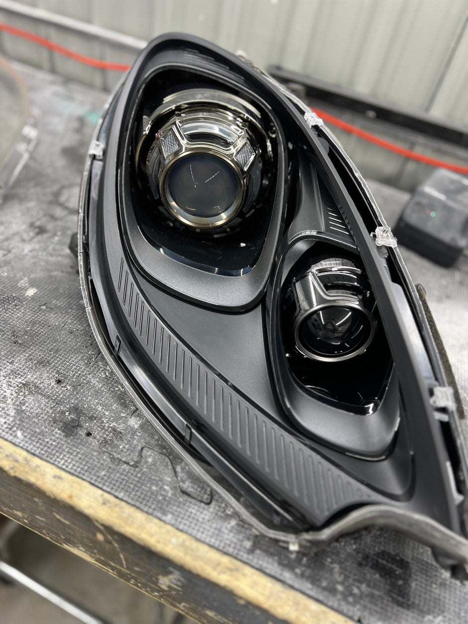 2015-2018 Porsche Macan 95B.1 Headlight Services