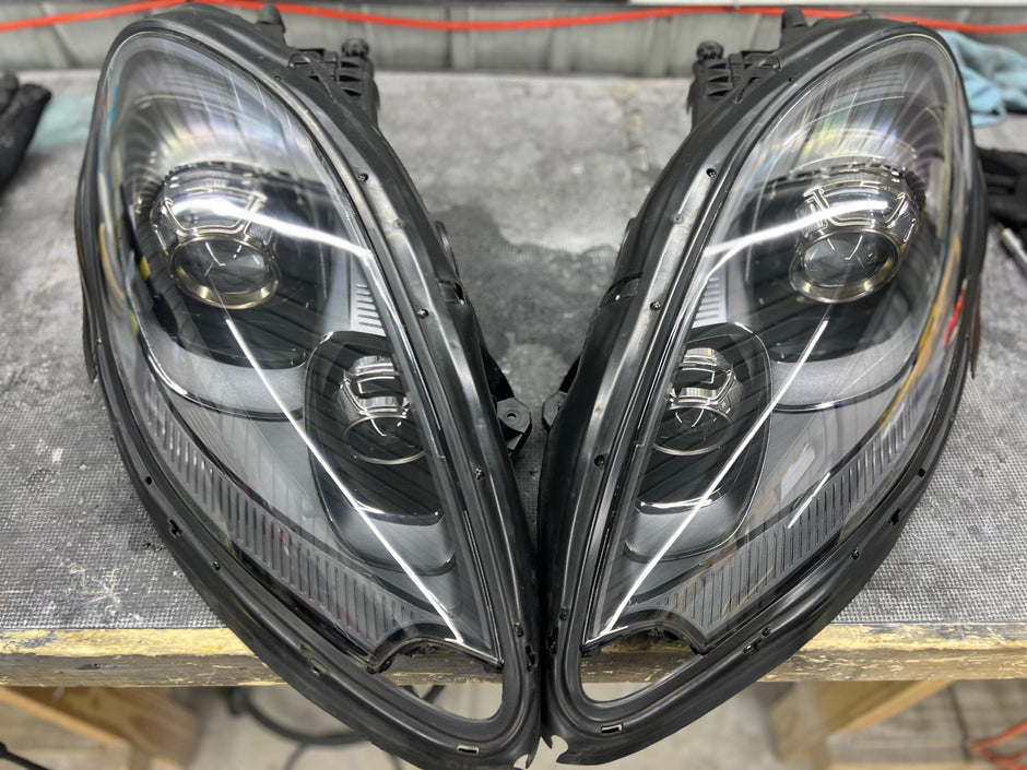 2015-2018 Porsche Macan 95B.1 Headlight Services