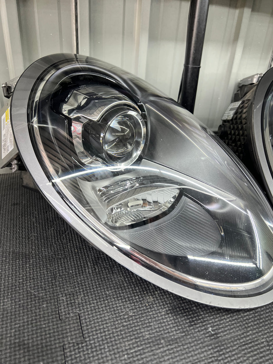 2011–2019 Porsche 911 (991) Headlight Services
