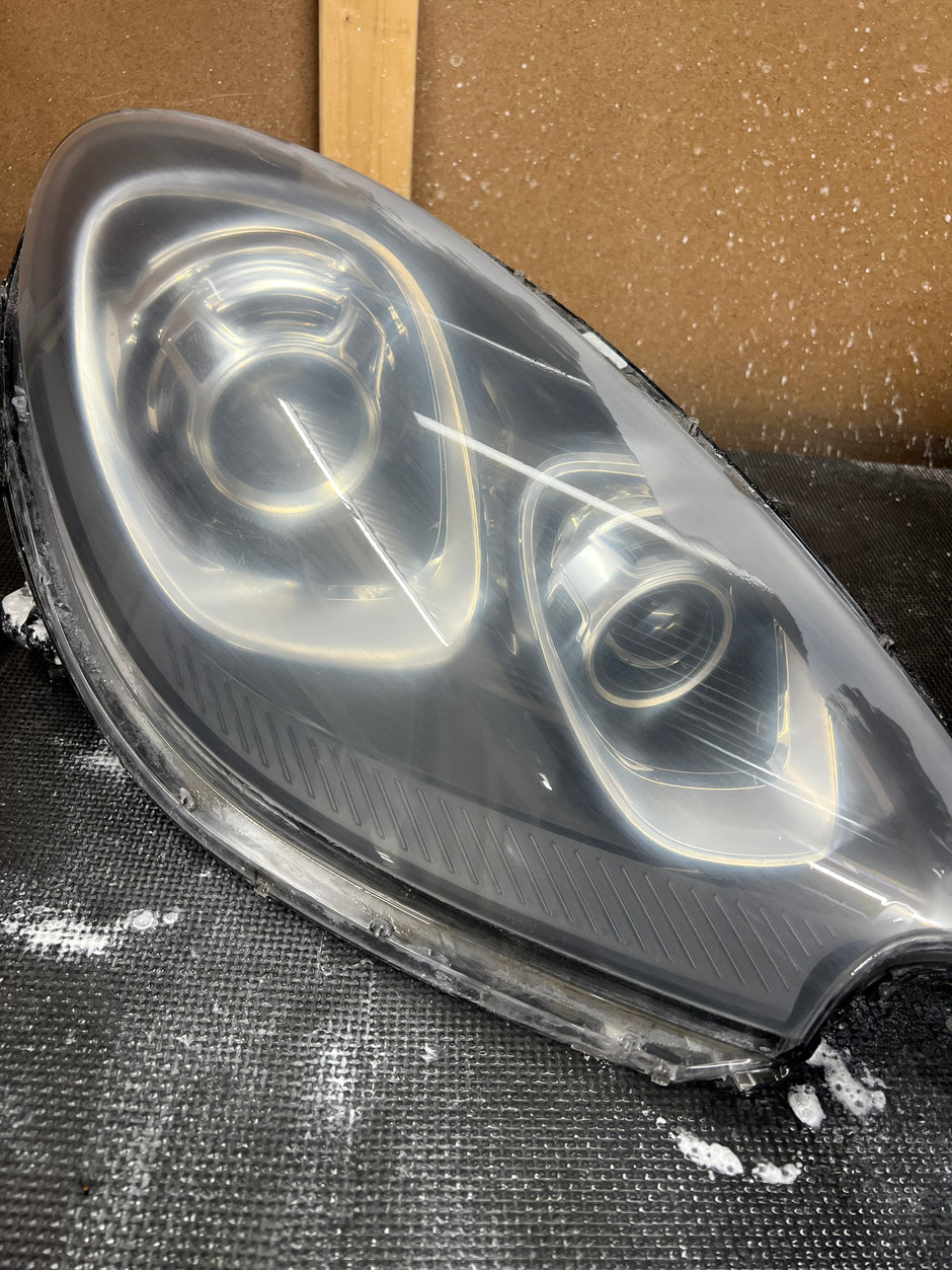 2015-2018 Porsche Macan 95B.1 Headlight Services