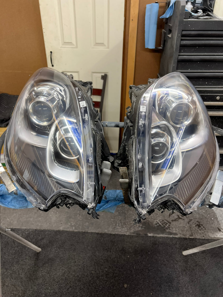 2015-2018 Porsche Macan 95B.1 Headlight Services