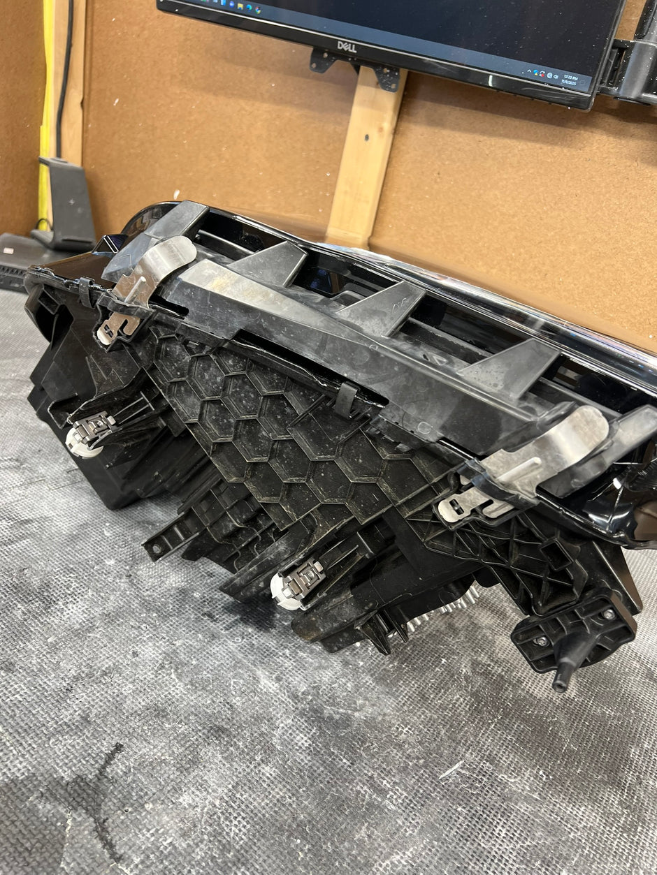 2019-2022 BMW X5 G05 G06 Headlight Services