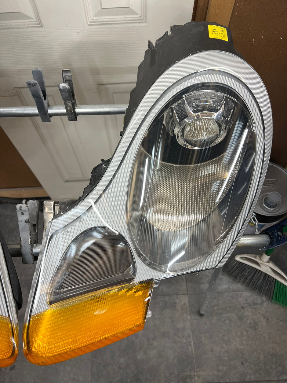 1997-2009 Porsche 911 (996) Headlight Services